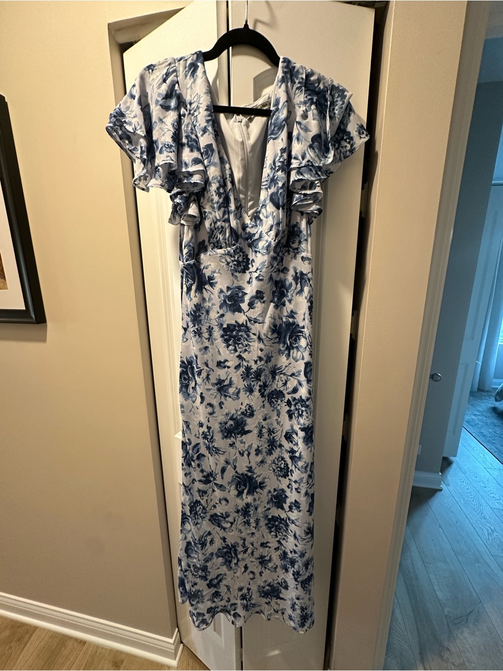 Abercrombie & Fitch White and Blue Floral Ruffle-Sleeve Maxi Dress